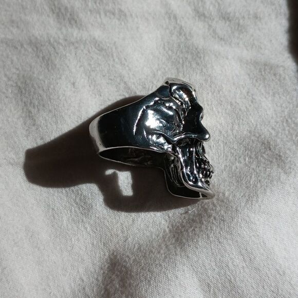 SKULL RING LARGE chunky skull GOTH ring - Picture 6 of 9